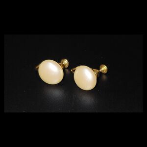 Elegant Vintage Gold and Cream Pearl Clip-On Screw Back Earrings